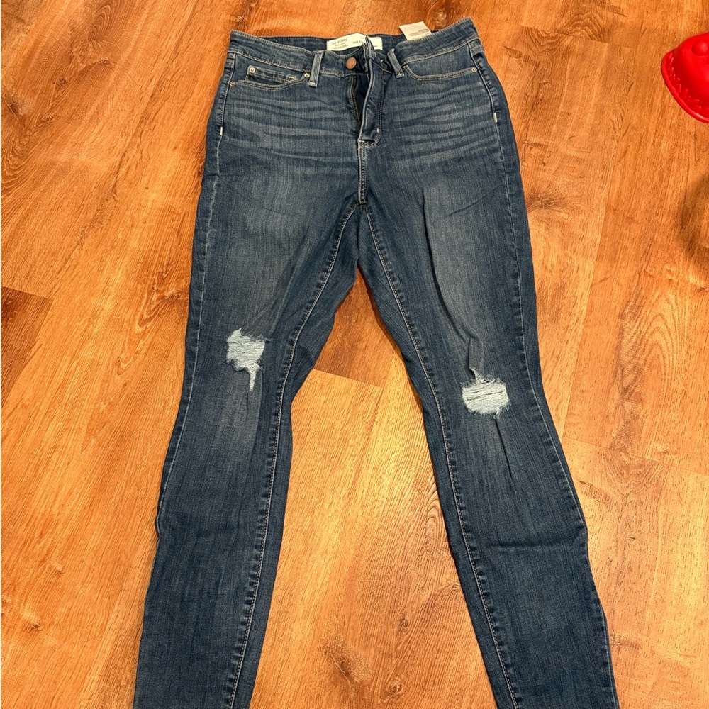 Signature by Levi Strauss High-Rise Distressed Skinny Jeans - Mid Blue